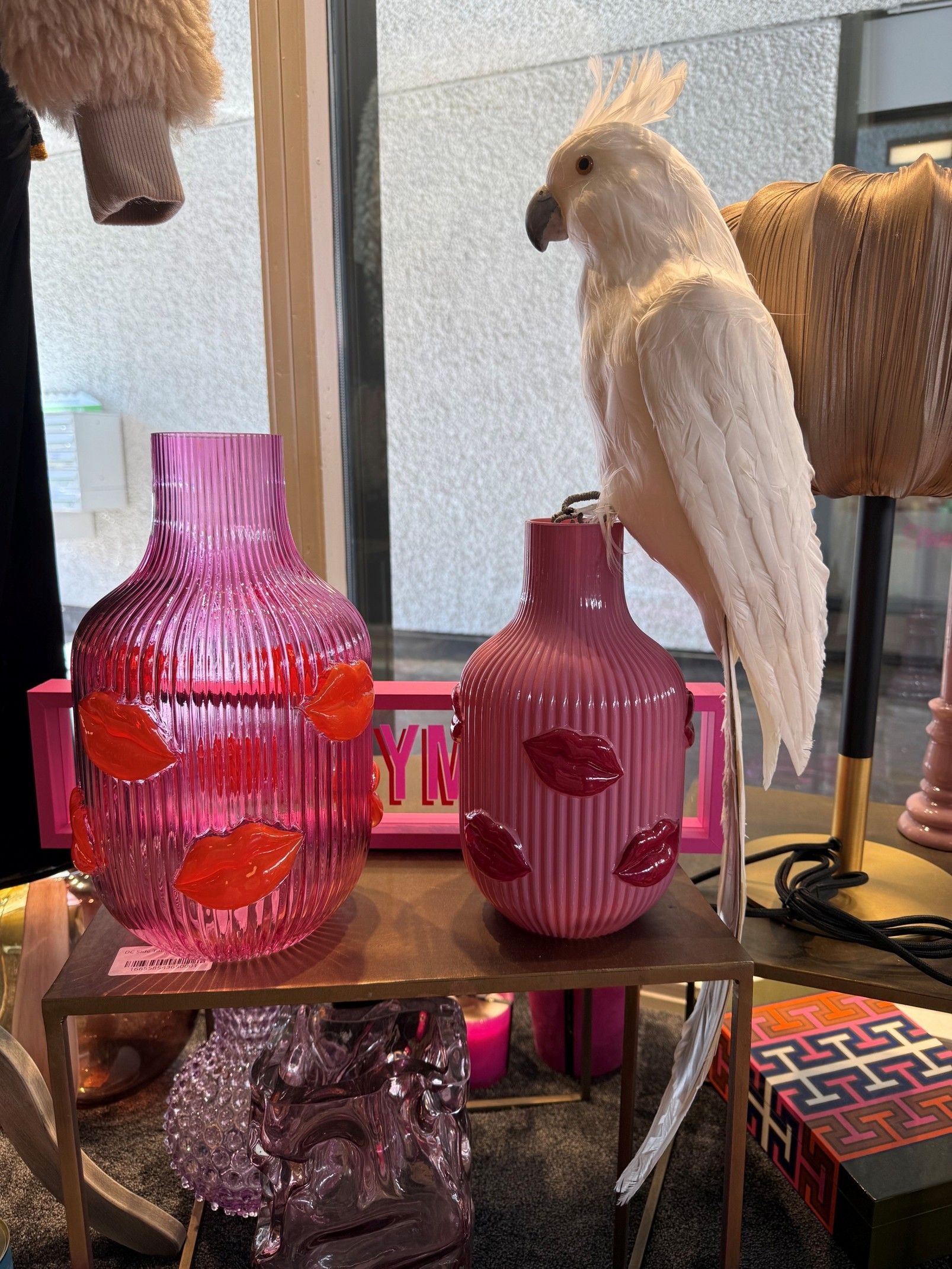 Rosa Vasen und Wohnaccessoires im Herzstück Concept Store