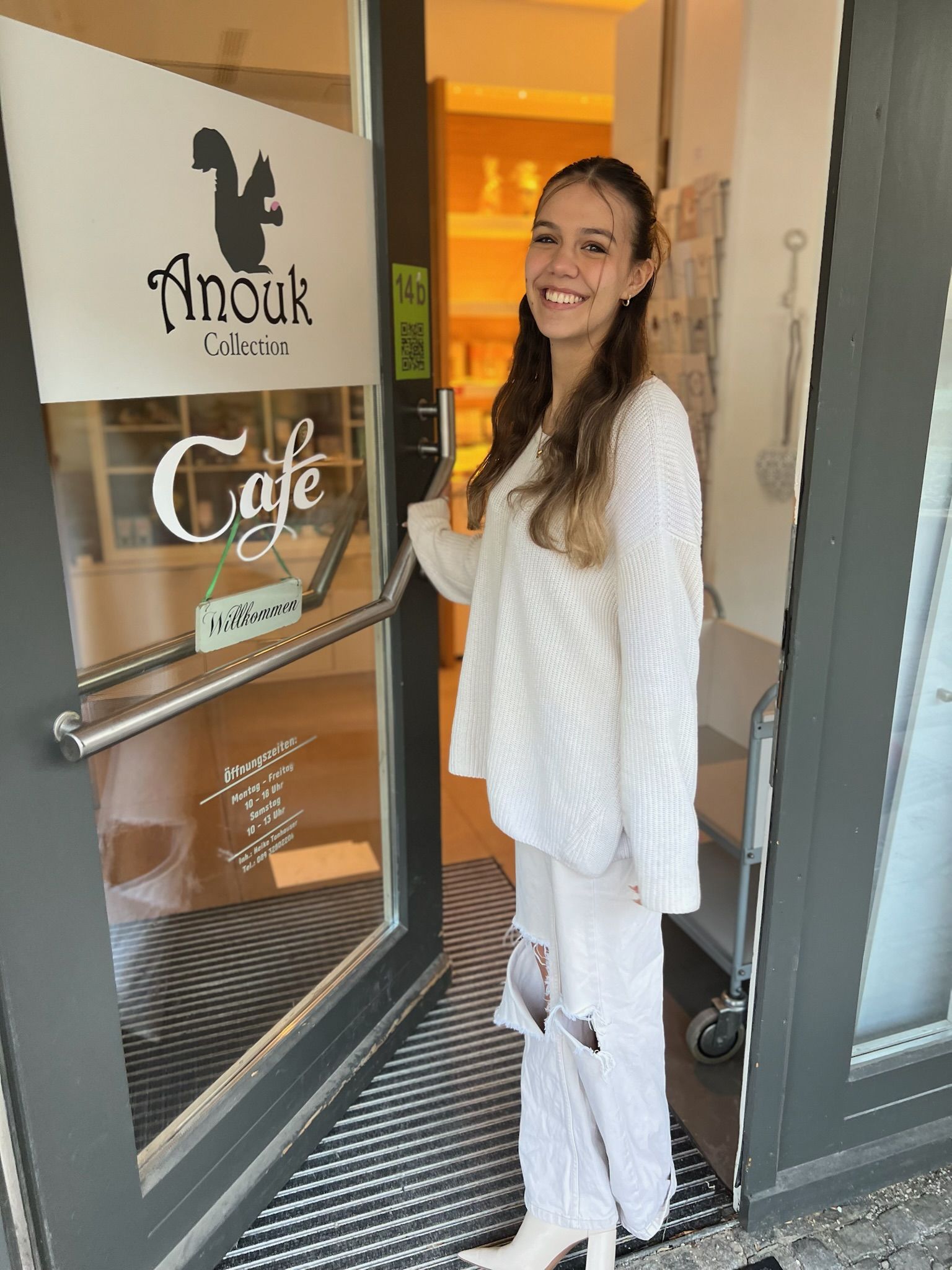 Eingang des Cafés von Anouk Collection