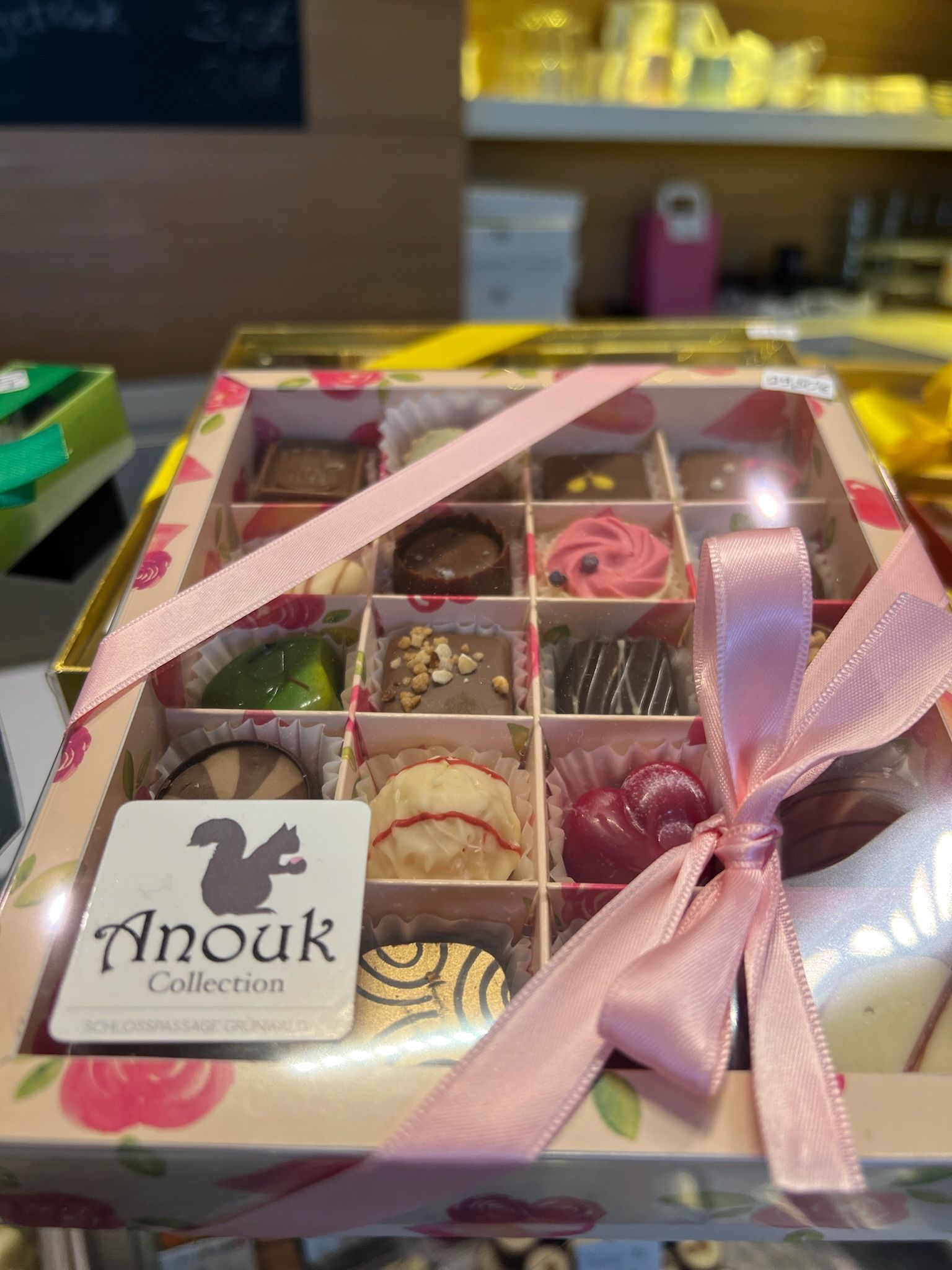 Pralinenbox mit Schleife von Anouk Collection