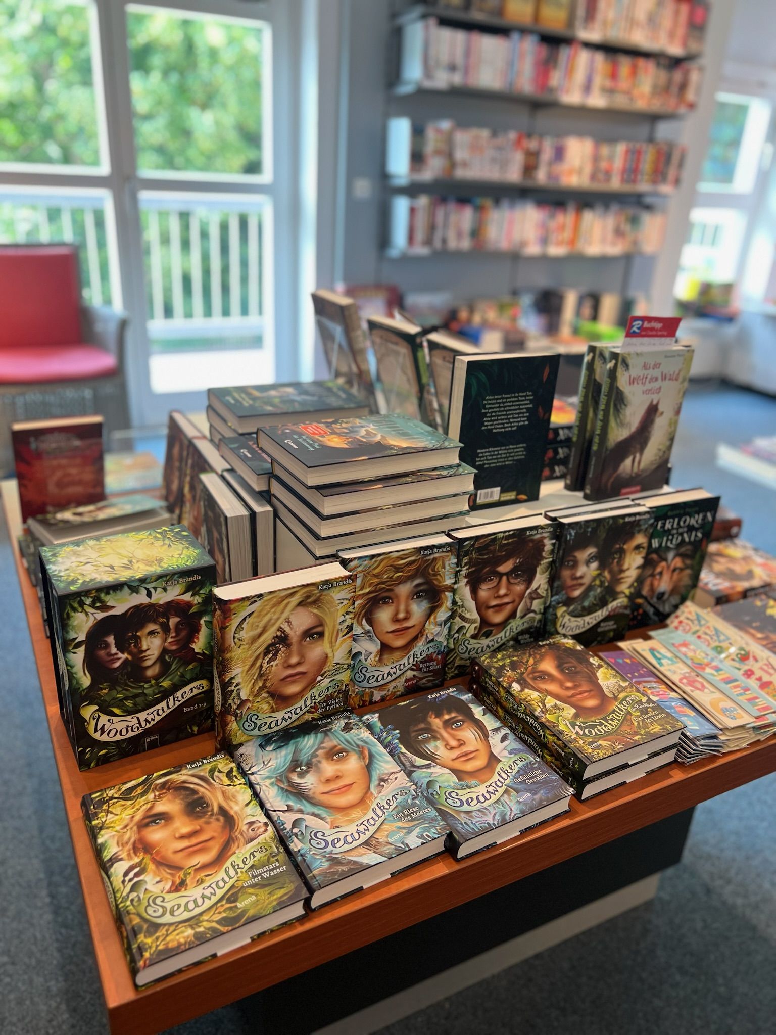 Büchertisch mit Kinder- und Jugendbüchern in der Buchhandlung Rupprecht Büchertisch mit Kinder- und Jugendbüchern in der Buchhandlung Rupprecht