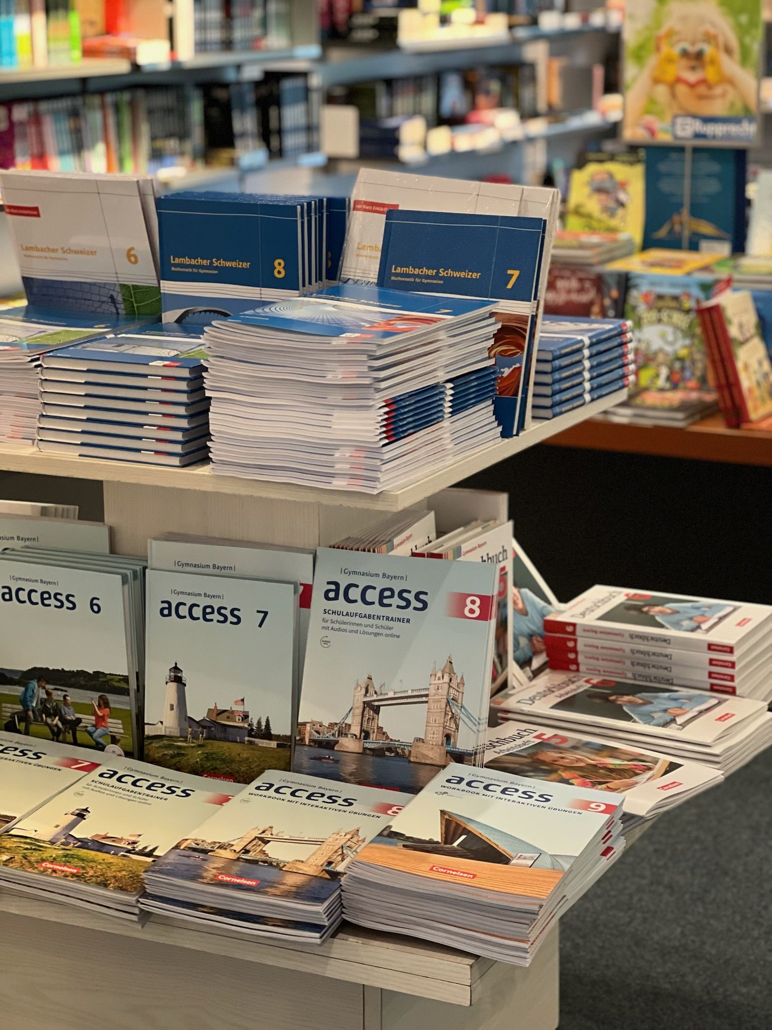 Reiseführer und Lernhefte im Regal der Buchhandlung Rupprecht Reiseführer und Lernhefte im Regal der Buchhandlung Rupprecht