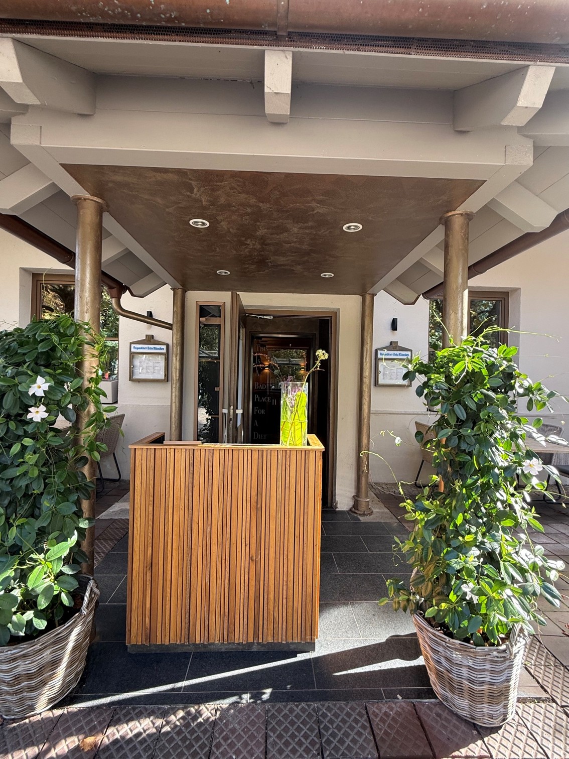 CASA – Cucina Italiana: Eingang Eingang der CASA – Cucina Italiana in der SCHLOSSPASSAGE Grünwald