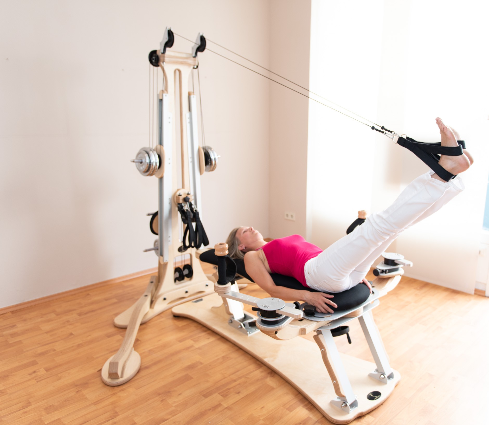 Gyrotonic liegend Privatpraxis Ina Leutheusser – GYROTONIC®