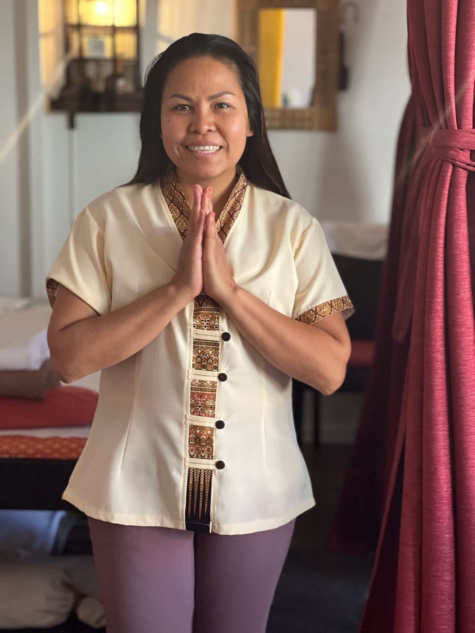 Masseurin von Chofah bei der traditionellen Begrüßung