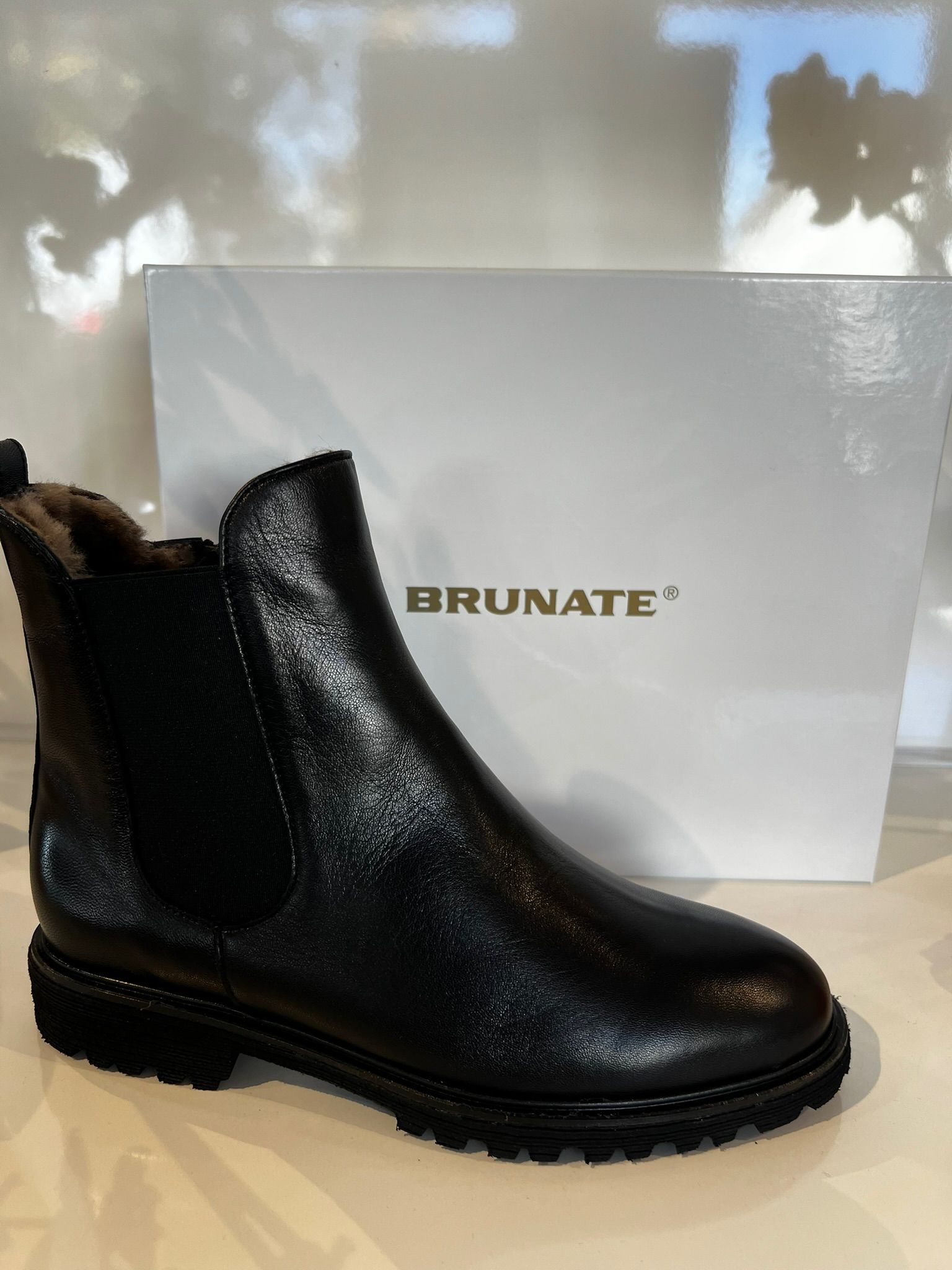 Schwarzer Chelsea-Boot von Brunate bei Shoez