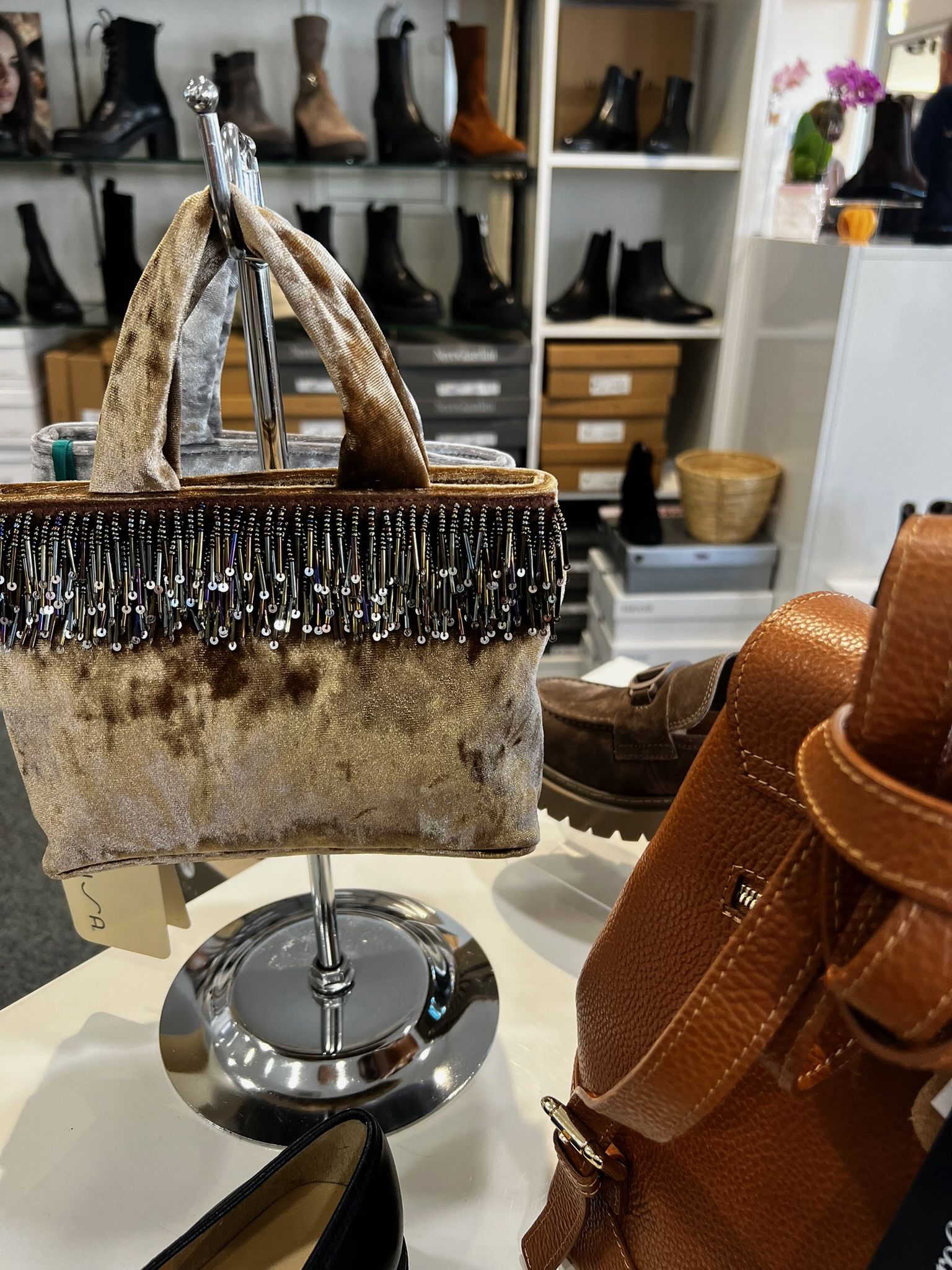 Handtaschen und Accessoires bei Shoez